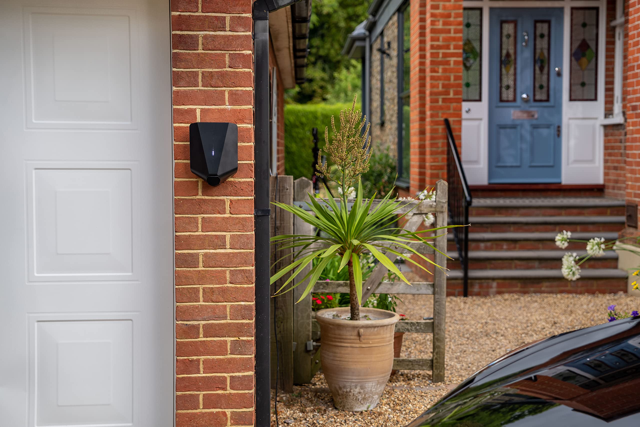 Easee One 7.4kW Smart EV Charger – Black